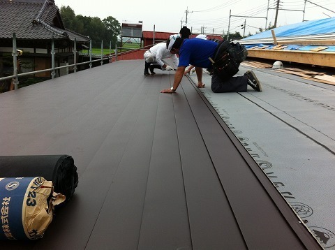 ガルバリウム鋼板葺き