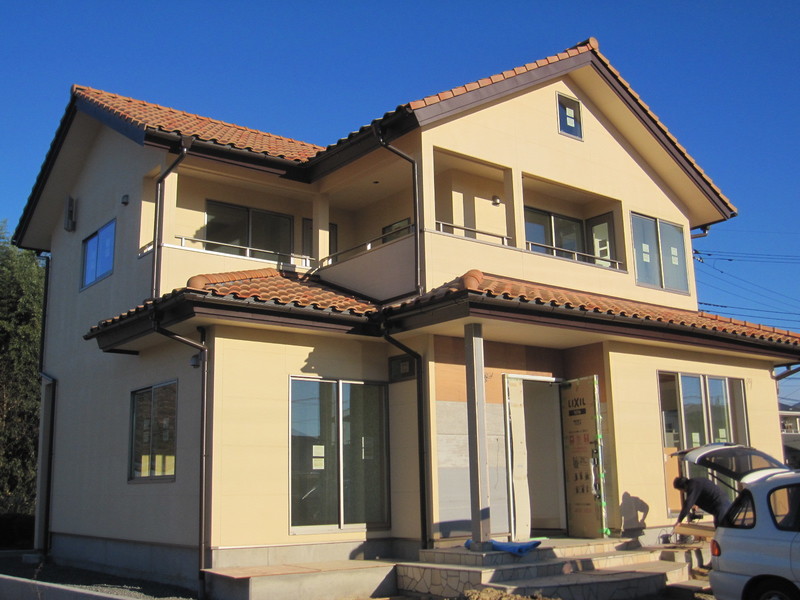 外観　おしゃれな瓦屋根