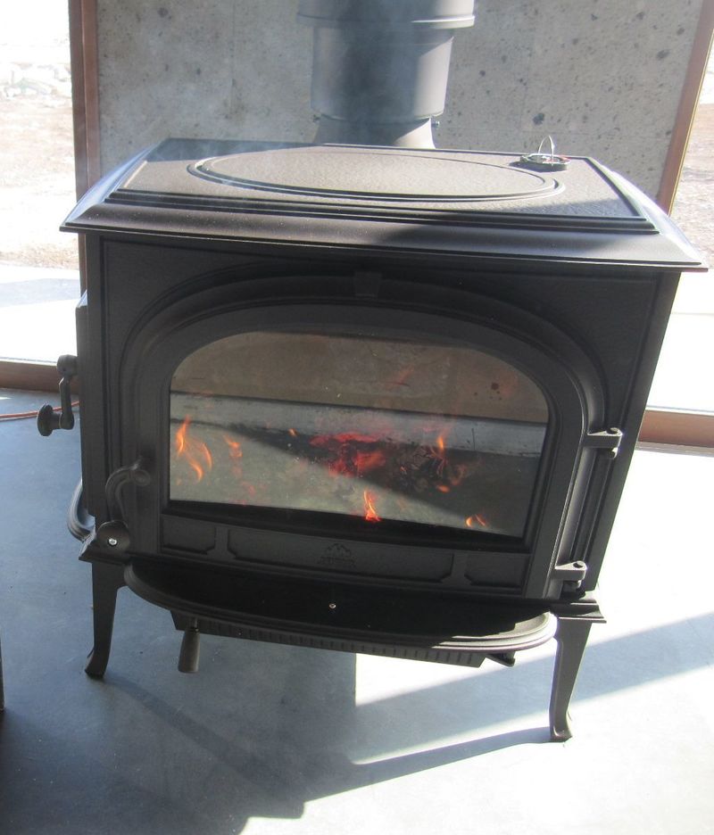 土間と薪ストーブのある家