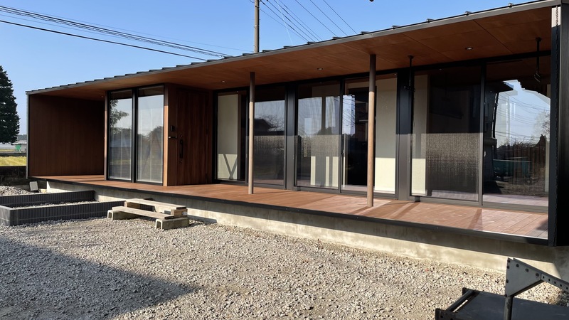 テラスのある平屋住宅